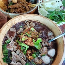 ก๋วยเตี๋ยววุ่นเส้นหมู