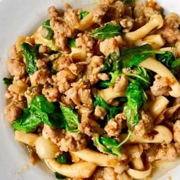 กระเพราหมูสับเห็ด