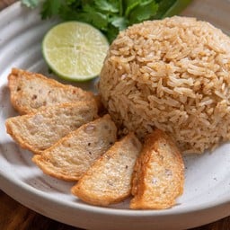 ข้าวผัดคลุกฝุ่น หมููยอทอด จิ้มแจ่ว