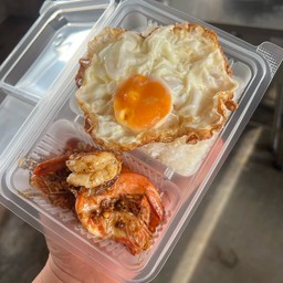 กุ้งกระเทียม ไข่ดาว แยกกับ