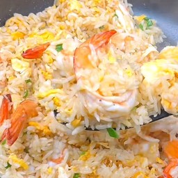 ข้าวผัดกุ้ง เหลา เหลา หอม อร่อย