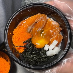 ข้าวหน้าแซลมอนดอง