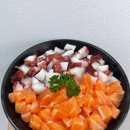 ข้าวหมึกทาโกะ+แซลม่อนเต๋าสด