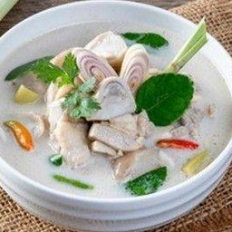 ต้มยำข่าไก่