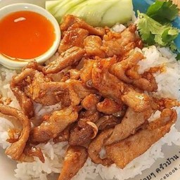 ข้าวหมูดทอดกระเทียม