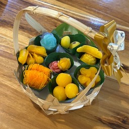 กระเช้าขนมเก้ามงคลใส่กระทง