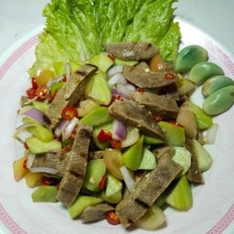 ยำหมูย่างก้านคะน้า