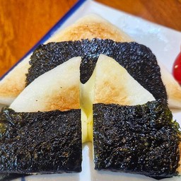 ลูกชิ้นปลาญี่ปุ่น+มอสซาเรลล่าชีส ห่อสาหร่ายย่าง