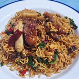 มาม่ากะเพราไก่ทอด