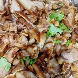 หูหมูพะโล้น้ำจิ้มซีฟู้ด