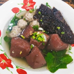 ต้มจืดเลือดหมู ตำลึง หมูสับ สาหร่าย