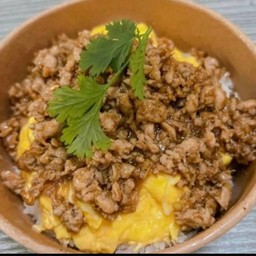 ข้าวไข่ข้นหมูสับคลุกซอส