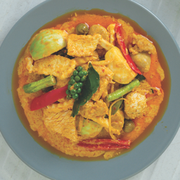 รวมมิตรผัดเผ็ด