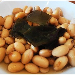 ถั่วเหลืองต้มกับสาหร่ายคอมบุ