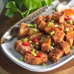 หมูกรอบคลุกพริกเกลือจากพืช