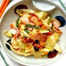 กะหล่ำปีผัดเบคอน