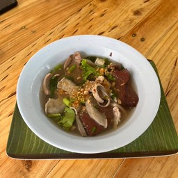 ต้มเลือดหมูชัยนคร