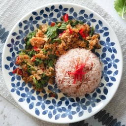 กะเพราหมูสับ OmniMeat ราดข้าว