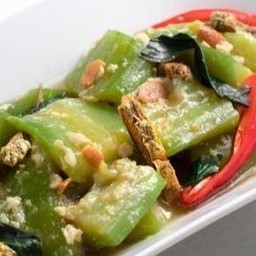 มะเขือยาวผัดปลาเค็ม