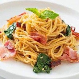 สปาเก๊ตตี้เบค่อนผัดพริกแห้ง