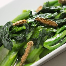 ยอดคะน้าผัดปลาเค็ม