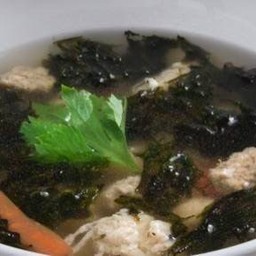 แกงจืดสาหร่ายลูกชิ้นรวม