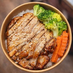 ข้าวสเต็กอกไก่พริกไทยดำ