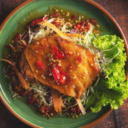 อกไก่ราดพริก