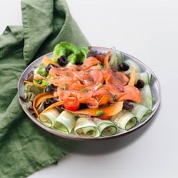 สลัดแซลมอนรมควัน