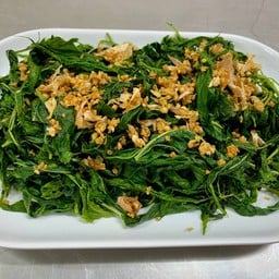 ผัดใบปอโรยกระเทียมเจียว