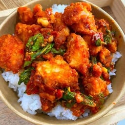 ข้าวกะเพราผัดพริกแกงไก่กรอบ