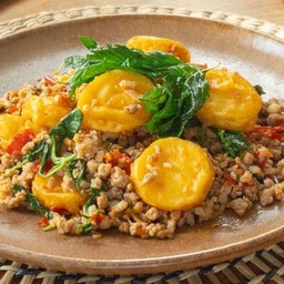 กะเพราเต้าหู้ หมูสับ