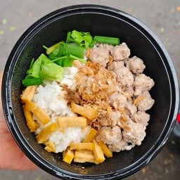 ครัวยุพา ข้าวต้มทรงเครื่อง  ต้มเลือดหมู