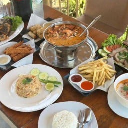 ล้านรส คาเฟ่ -