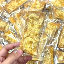 ขนมปังกรอบหมูหยองพริกเผา