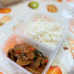 กะเพราหมูหมัก