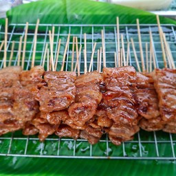 หมูปิ้งโบราณหมู่บ้านกลางเมือง