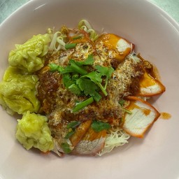 เส้นหมี่ขาวหมูแดง+เกี๊ยว ต้มยำ