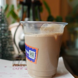 ชานมเย็นๆ มีให้เลือกชา 2 แบบ ไม่แต่งสี แต่งกลิ่น ไม่ครีมเทียม แต่อร่อย