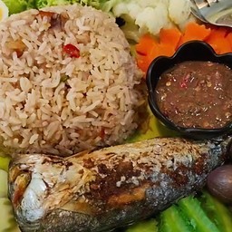 ข้าวผัดน้ำพริกกะปิปลาทู