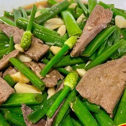 ดอกหอมผัดตับหมู