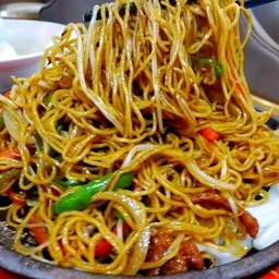香辣肉丝炒方便面