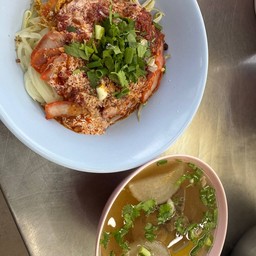 เส้นเล็กหมูแดง ต้มยำแห้ง