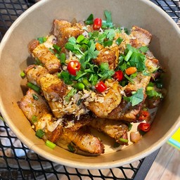 หมูกรอบคั่วพริกเกลือ (กับข้าว)