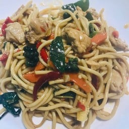 สปาเก็ตตี้ขี้เมาผัดพริกแห้ง