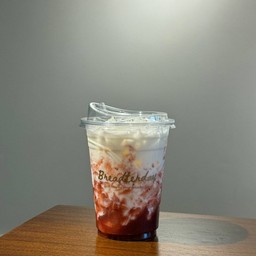 Strawberry Milk (สตรอเบอรี่นมสด)