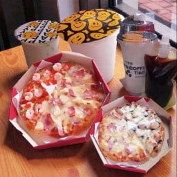 พิซซ่า by แหม่มจ๋า (เฉลิมพระเกียรติ ร.9 ซ.30)