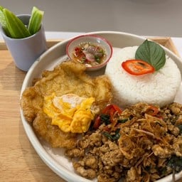 ข้าวกะเพราหมูสันคอสไลด์