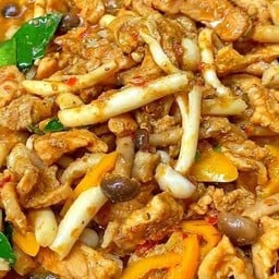 ข้าวราดพริกแกง เห็ดชิเมจิ