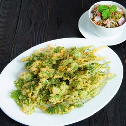 ลาบผักชีกรอบ